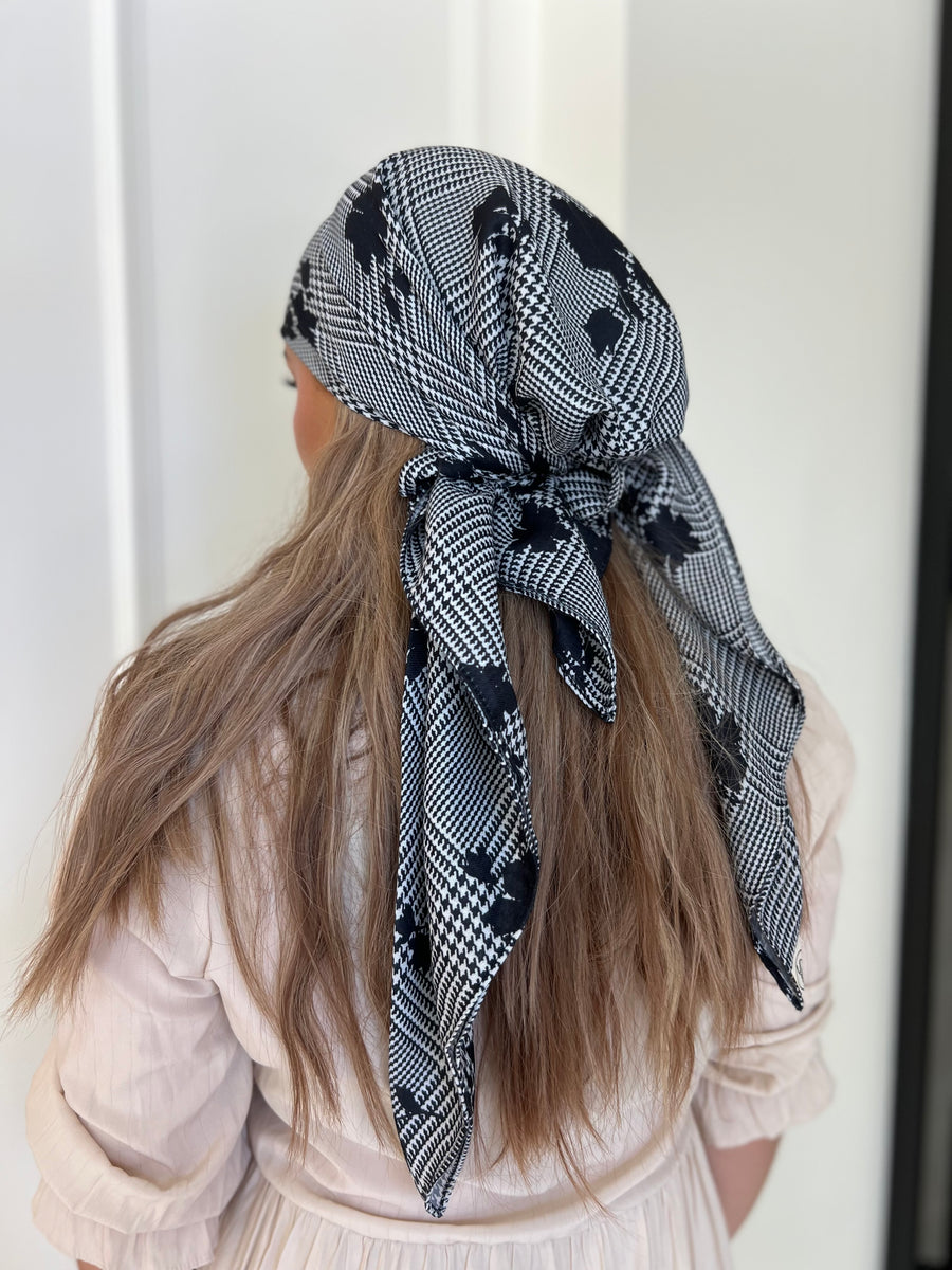 小物 Theredthread S signature script scarf theredthread S signature script scarf