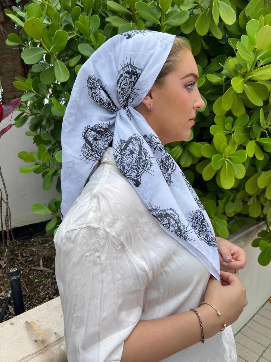 VERSATILE PRETIED White Tiger Queen (WITH VELVET GRIP) Scarf Bar