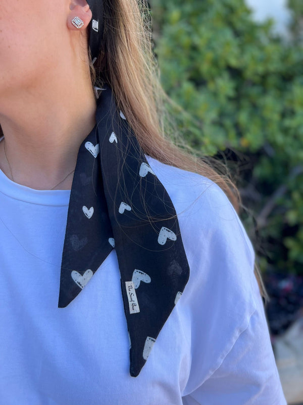 WRAP SCARF White Sketch Hearts