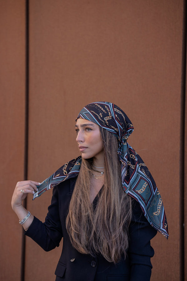 Emerald Chain Square Head Scarf