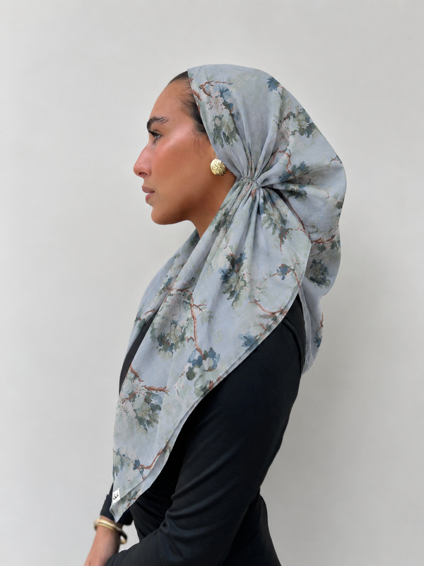 VERSATILE PRETIED Blue Willow Head Scarf