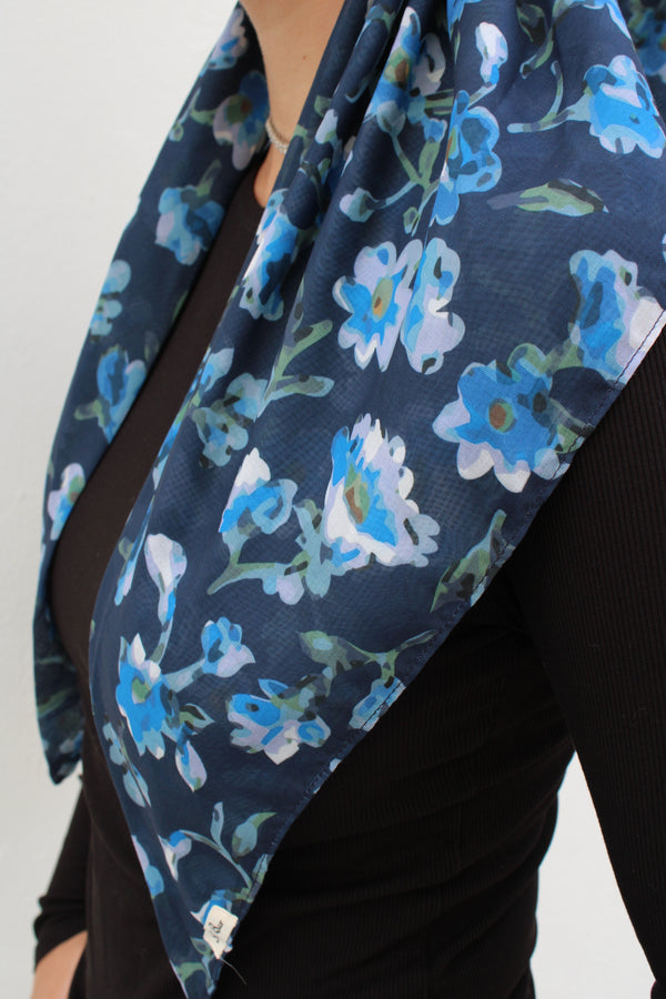 VERSATILE PRETIED Royal Blue Florals (WITH VELVET GRIP)