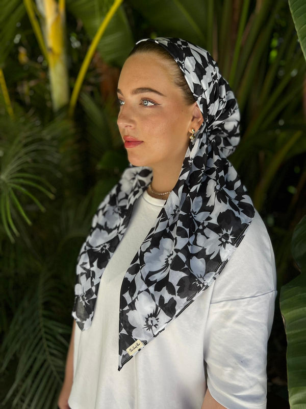 VERSATILE PRETIED Black and White Checkered Floral (WITH VELVET GRIP)