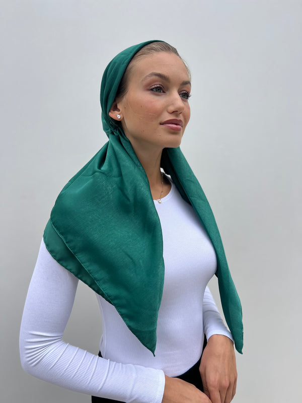 SB VERSATILE PRETIED Velour Satin Emerald (WITH VELVET GRIP)