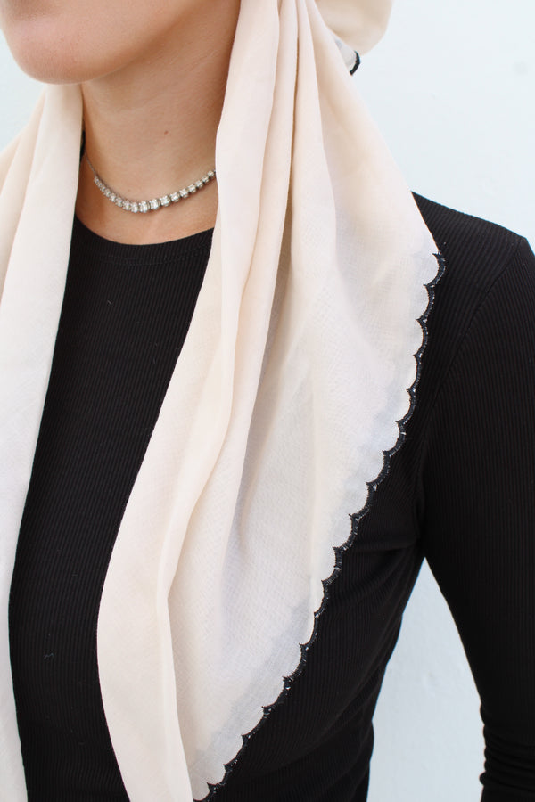 CLASSIC PRETIED Scalloped oat with Black Stitch (with Velvet Grip)