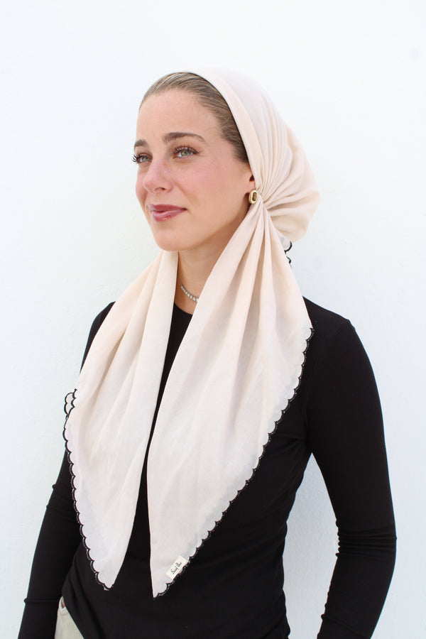 CLASSIC PRETIED Scalloped oat with Black Stitch (with Velvet Grip)