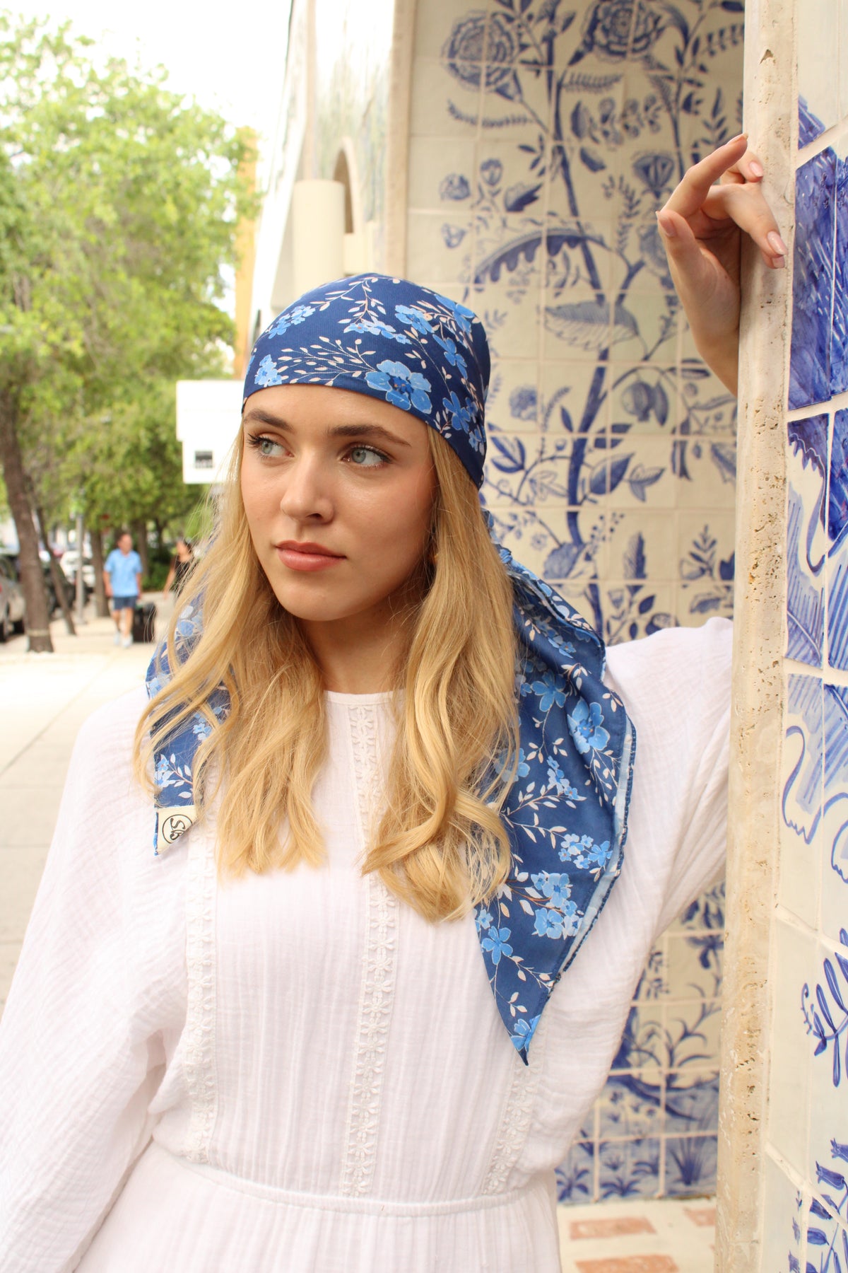 Elegant Blue Headwrap with Floral Design
REASONABLE OFFERS ACCEPTED

GEL8 0326 Deep Blue Floral Square Head Scarf – Scarf Bar main image 4