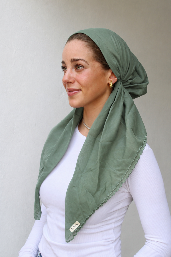 CLASSIC PRETIED Scalloped Sage Green