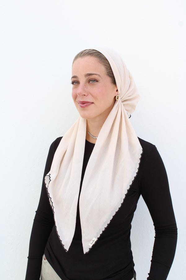 CLASSIC PRETIED Scalloped oat with Black Stitch (with Velvet Grip)