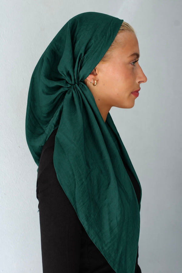 VERSATILE PRETIED Matte Satin Emerald
