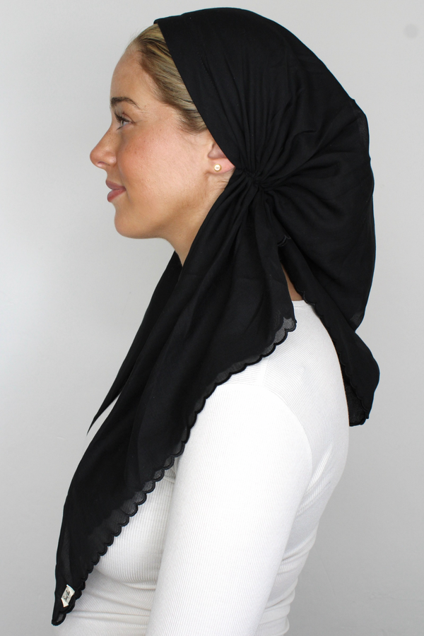 VERSATILE PRETIED Scalloped Black with Black Stitch