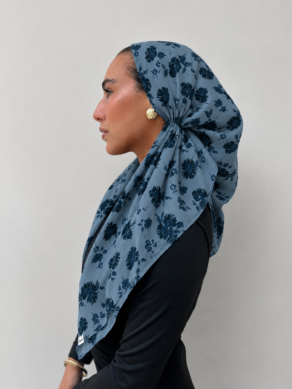 VERSATILE PRETIED Indigo Bloom Head Scarf