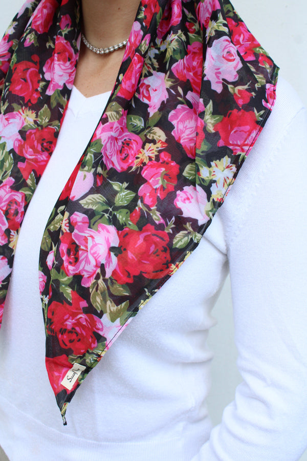 VERSATILE PRETIED Red Rose Bouquet (WITH VELVET GRIP)