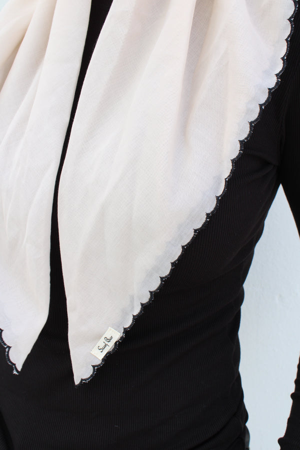 CLASSIC PRETIED Scalloped oat with Black Stitch (with Velvet Grip)
