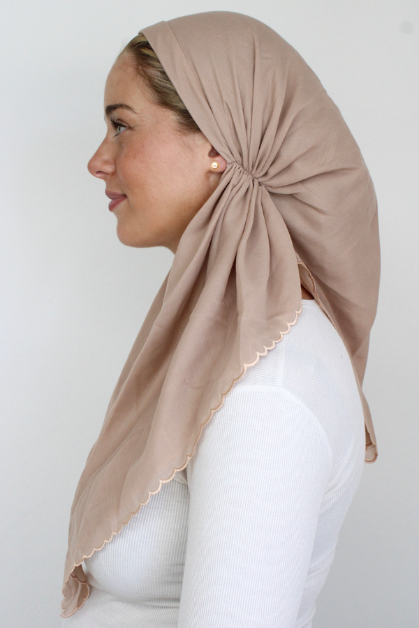 VERSATILE PRETIED Scalloped Taupe