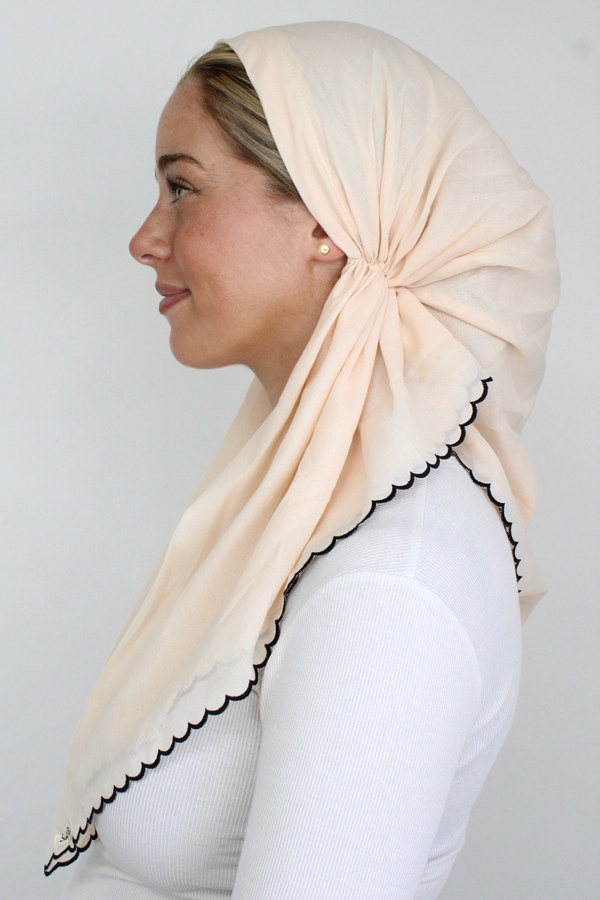 VERSATILE PRETIED Scalloped Oat with Black Stitch