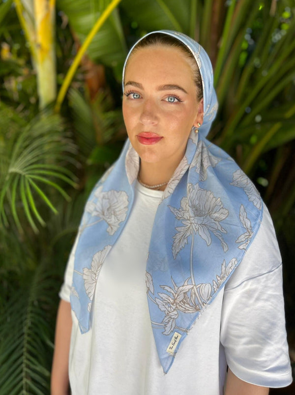 CLASSIC PRETIED Powder Blue Daisies Head Scarf (WITH VELVET GRIP)