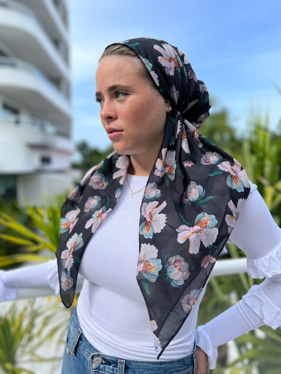 CLASSIC PRETIED Gorgeous Ivory Floral on Black (WITH VELVET GRIP)