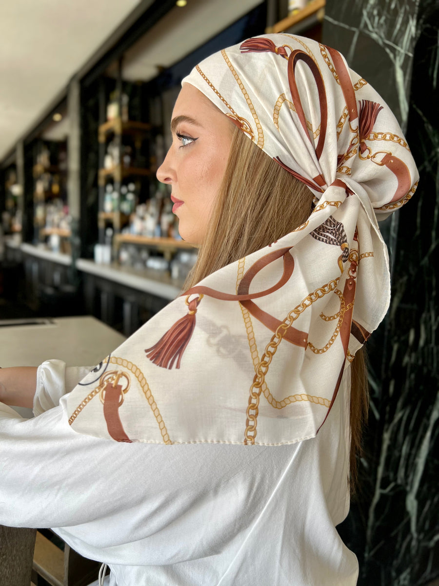 How to Wear The Silk Headscarf Trend in 2021 - Silk Headscarf Fashion  Instagram